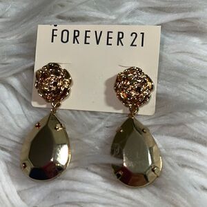 Forever 21 gold metallic flower teardrop stud earrings